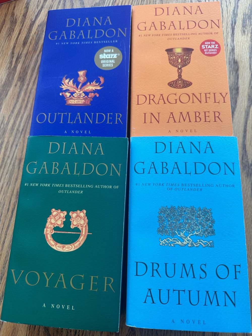 Diane Gabaldon Outlander Series Bundle: Books 1,2,3,4 Boxed Set - Picture 6 of 11